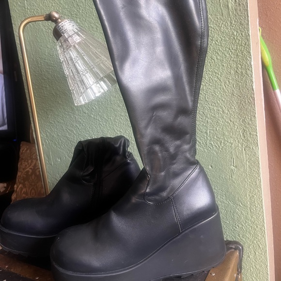 SOLD - Picture 4 of 7